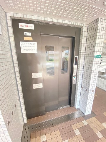 UR西宮マリナパークシティ丘のある街　8号棟の外観