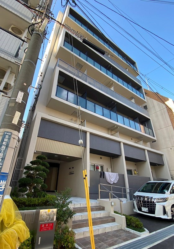 STEADY三宮の外観