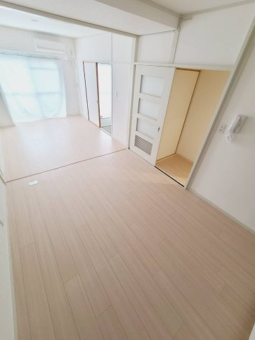 UR武庫川 8号棟の居間・リビング