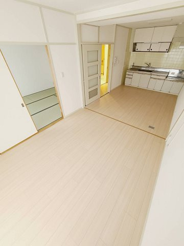 UR武庫川 8号棟の居間・リビング