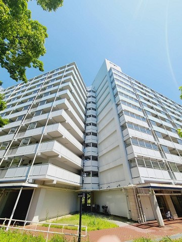 UR武庫川 21号棟の外観