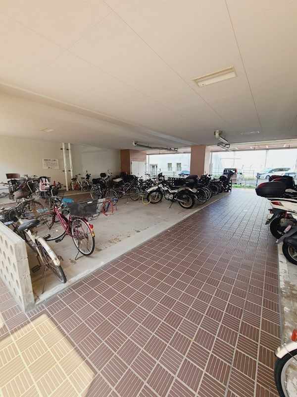 UR武庫川 27号棟の外観