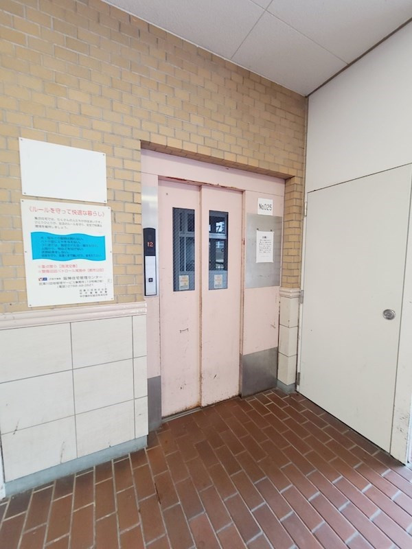 UR武庫川 27号棟の外観