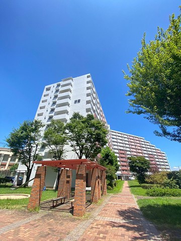 UR武庫川 32号棟の外観