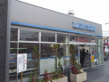 ローソン東武練馬駅前店まで579m