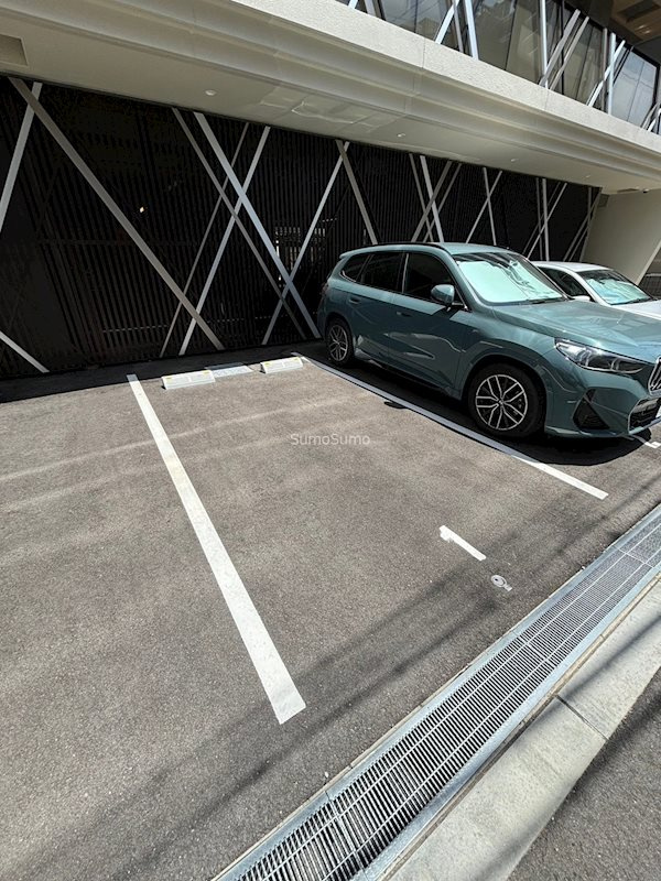 ATKレジデンスなんばの駐車場