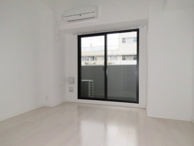 【居間・リビング】 | サムティ難波VIVO | 使いやすい洋室です