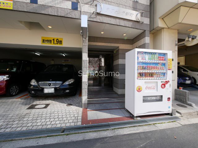 B-RISE新町のエントランス