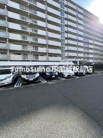 URパークタウン西武庫　7号棟の駐車場|駐車場完備です