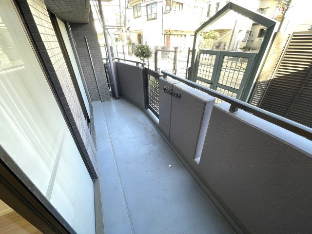 【バルコニー】 | レーベンハイム東武練馬　（成増店） | 光と風を誘う窓やバルコニーが、快適な住空間を感じさせる