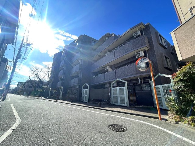 【外観】 | レーベンハイム東武練馬　（成増店） | 駅前に充実した商業施設