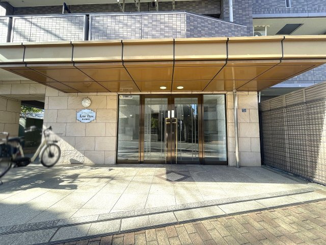 【玄関】 | レーベンハイム東武練馬　（成増店） | 自然環境と調和した良好な住環境
