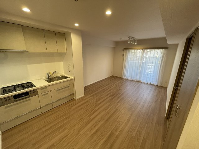 【居間・リビング】 | レーベンハイム東武練馬　（成増店） | 明るいお部屋で楽しむ家族の団欒