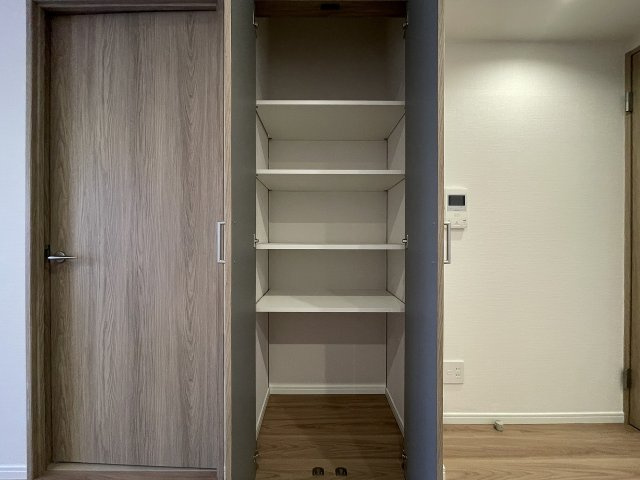 【収納】 | レーベンハイム東武練馬　（成増店） | 収納豊富なリビング横収納