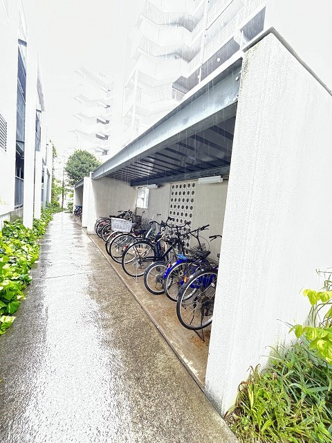 UR浜甲子園さくら街　2号棟の外観