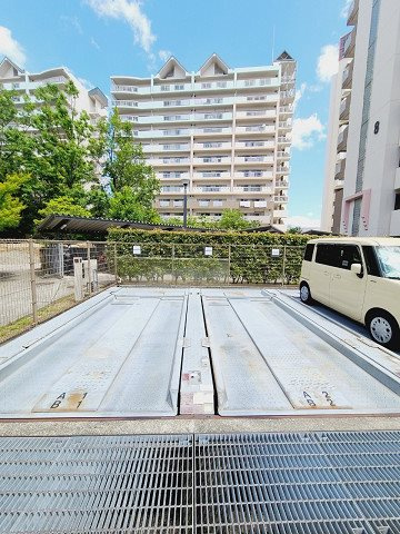 UR西宮マリナパークシティ丘のある街　7号棟の駐車場