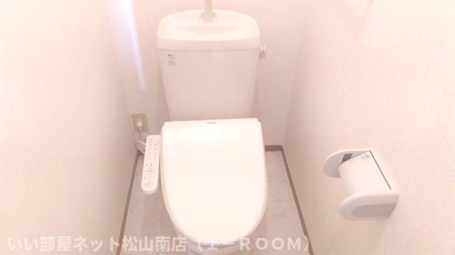 【トイレ】 | リビングタウン北土居　E棟