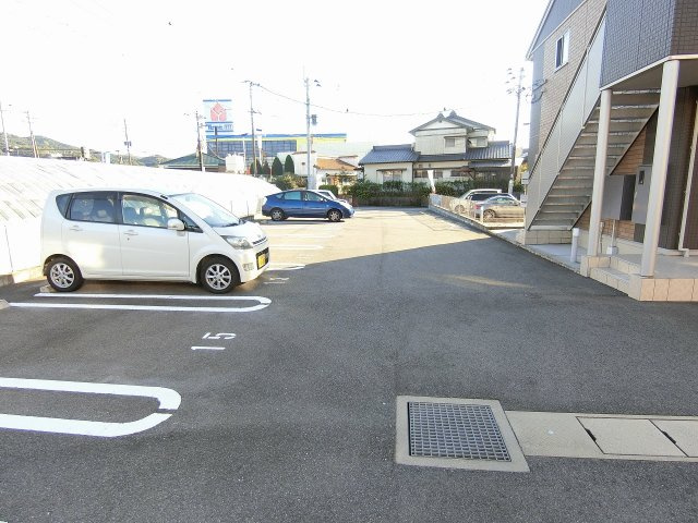 エントラールBの駐車場|駐車場に車を止められます