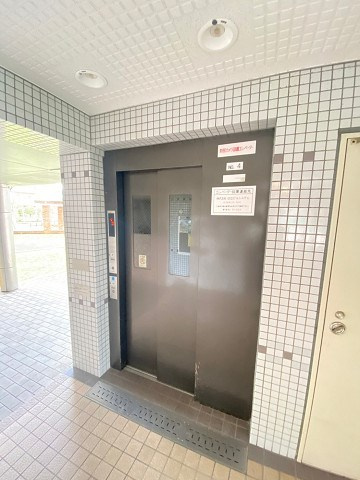 UR西宮マリナパークシティ丘のある街　4号棟の外観