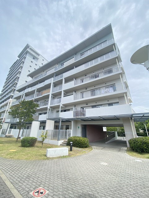 UR浜甲子園さくら街　15号棟のエントランス