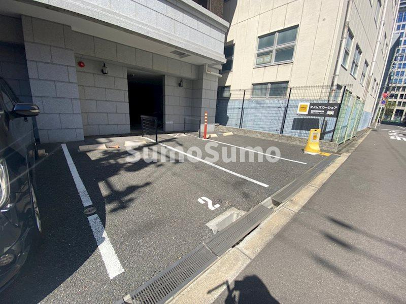 レジュールアッシュ心斎橋ヴィータの駐車場|カースペースがあります
