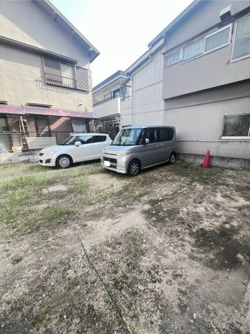 ローレルコートマンションの駐車場