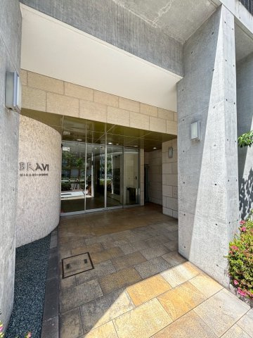 BRAVI南堀江のエントランス