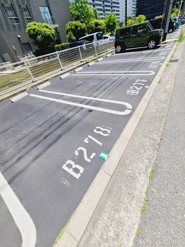 UR武庫川 19号棟の駐車場