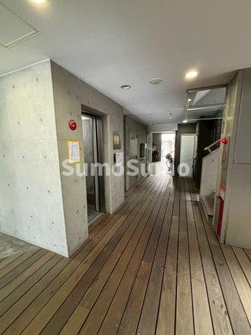 BRAVI上本町のロビー