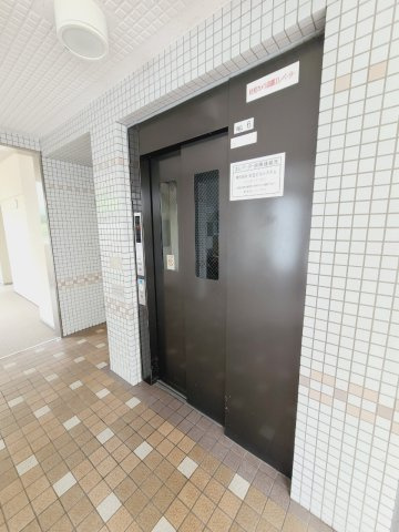 UR西宮マリナパークシティ丘のある街　6号棟のエントランス|きれいな外観です