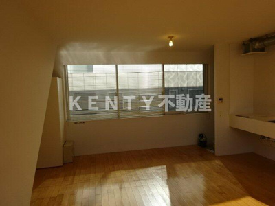 【居間・リビング】 | ＬＵＭＩＥＲＥ南品川Ｂ | こちらの居間で趣味の時間をお楽しみください