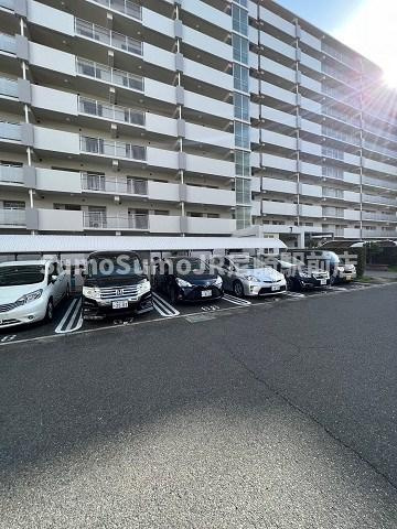 URパークタウン西武庫　7号棟の駐車場|駐車スペースもあります