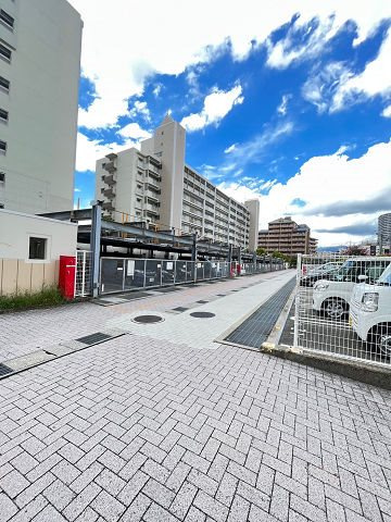 URルネシティ西宮津門　1号棟の駐車場