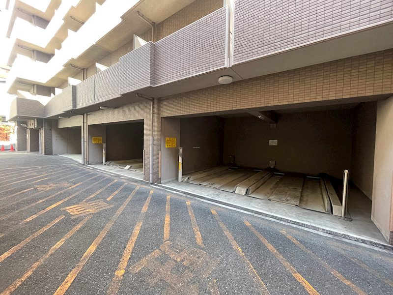 SWISS難波西の駐車場|駐車場に車を止められます