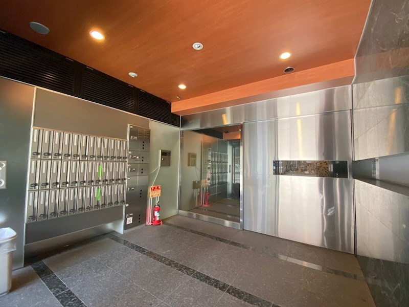 Blue Bee桜川駅前のエントランス|エントランスです