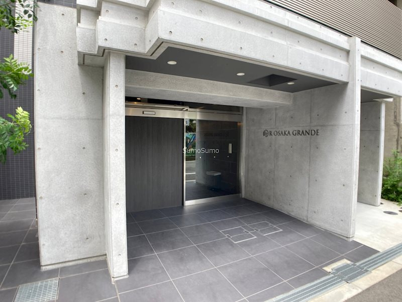 アール大阪グランデのエントランス|建物の内部です