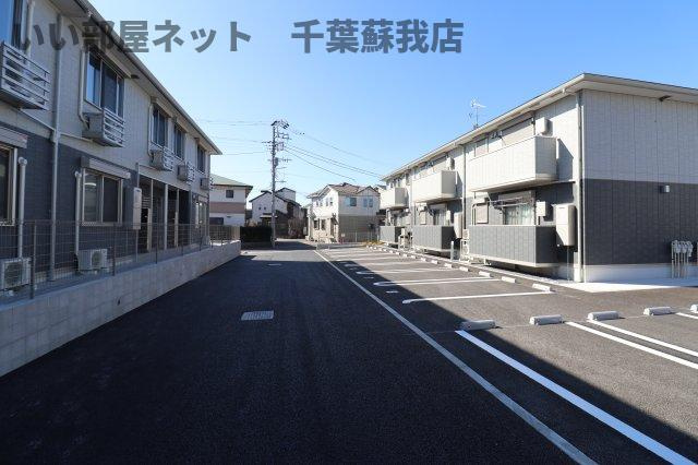 フォレストウッド　A棟の駐車場|駐車場があるので、車を買う予定の方も安心です