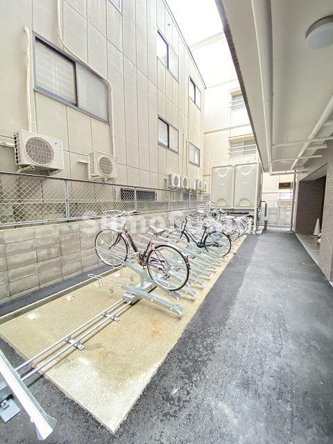 アートフォルテの駐車場