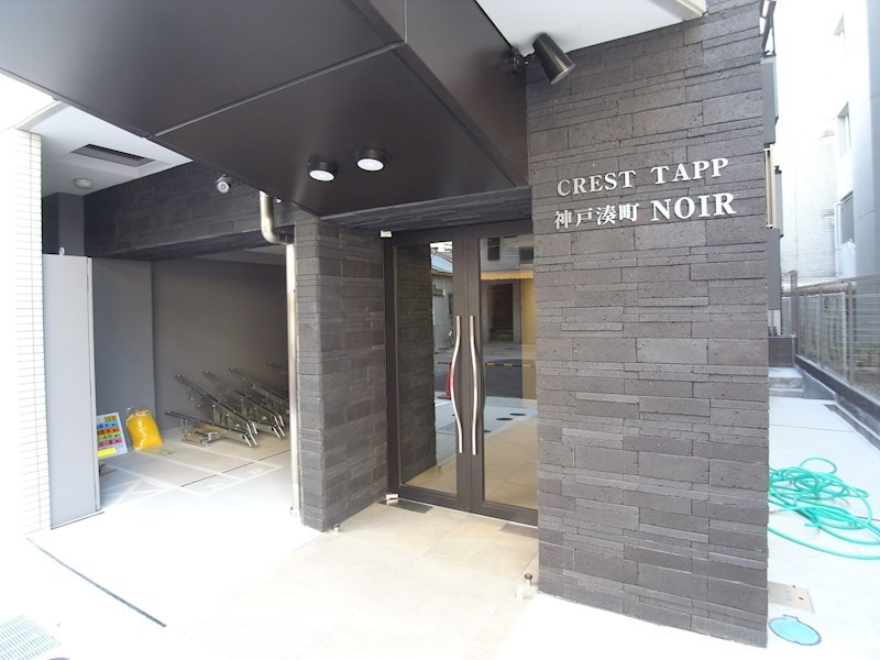 CREST TAPP 神戸湊町　NOIRのエントランス