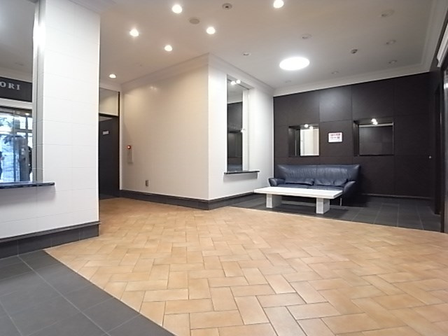アーバネックス元町通のロビー