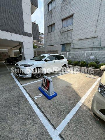 アートスクエアの駐車場