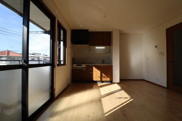 スゥイートガーデン国富　西棟の居間・リビング