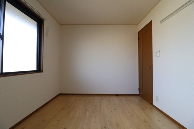 スゥイートガーデン国富　西棟の洋室