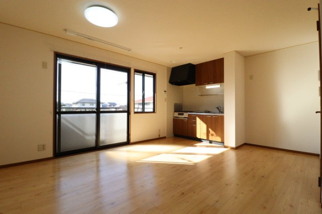 スゥイートガーデン国富　西棟の居間・リビング