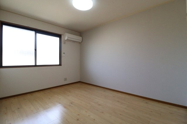 スゥイートガーデン国富　西棟の洋室