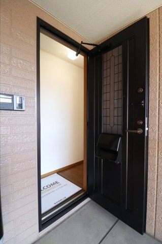 スゥイートガーデン国富　西棟の玄関