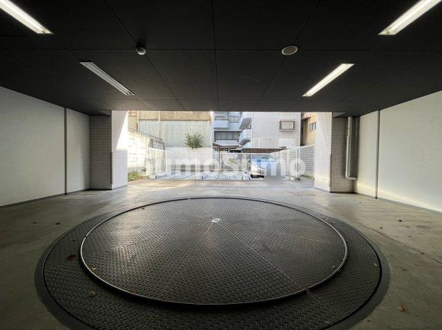 アーバネックス上町台の駐車場