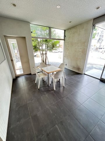 アーバネックス神戸駅前のロビー