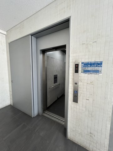 アーバネックス神戸駅前のロビー
