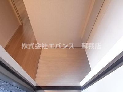 【玄関】 | エバー葛城 | 明るい玄関です